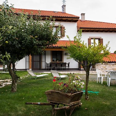 Гостевой дом Casa De La Cadena Асиайн Экстерьер фото